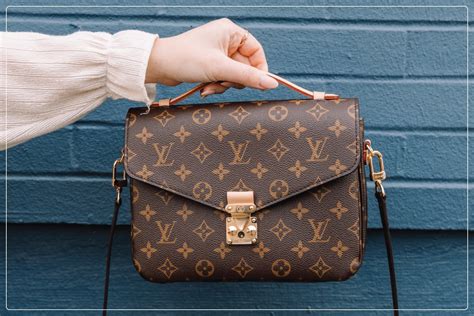 louis vuitton bag spotting.